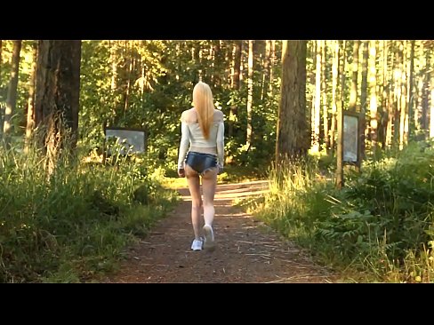 ❤️ Ilus naine liigub aeglaselt, mitte alasti video ️❌ Pornovideo at us ❤