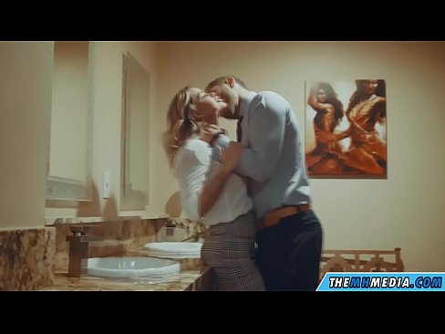 ❤️ Kui rinnakas blondiin võrgutab sind avalikus tualettruumis ️❌ Pornovideo at us ❤